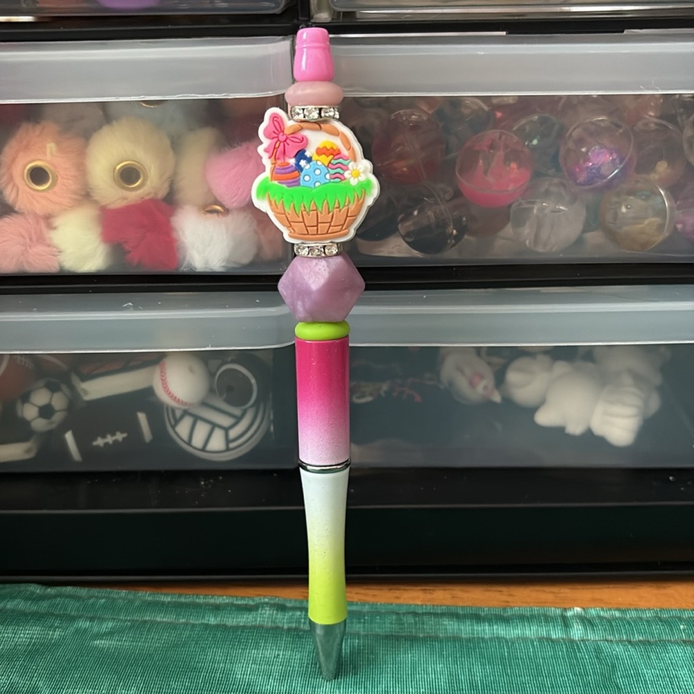 🟢 Colorful Easter-Themed Handmade Pen